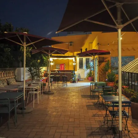 بيت شباب La Flamenka *